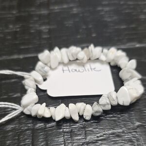Howlite Chip Stretch Bracelet - White & Gray